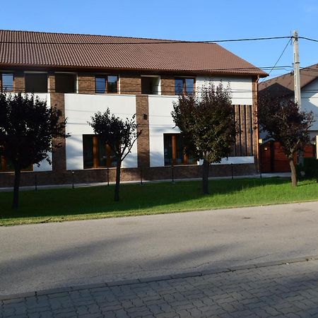 Airport Karoly Central Vecses Exterior photo