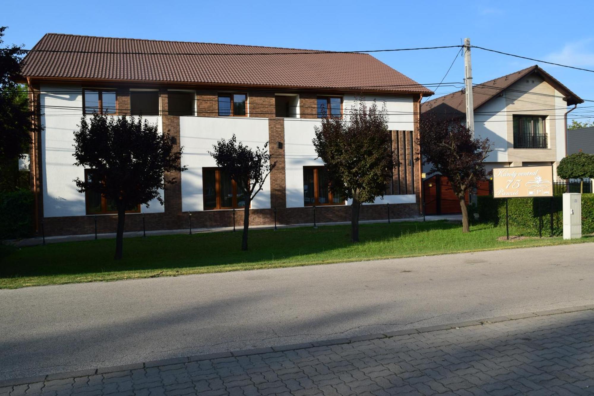 Airport Karoly Central Vecses Exterior photo