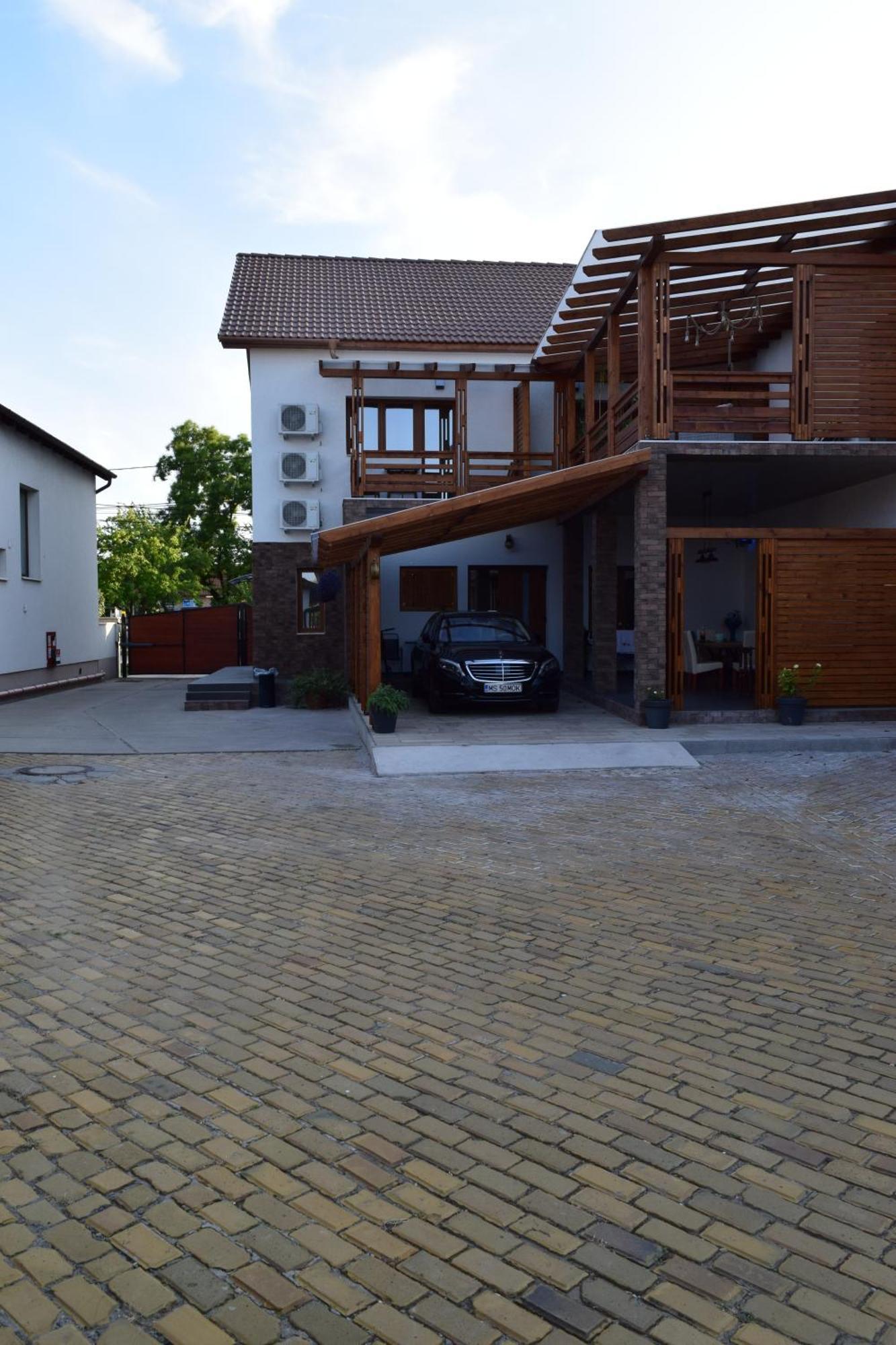 Airport Karoly Central Vecses Exterior photo